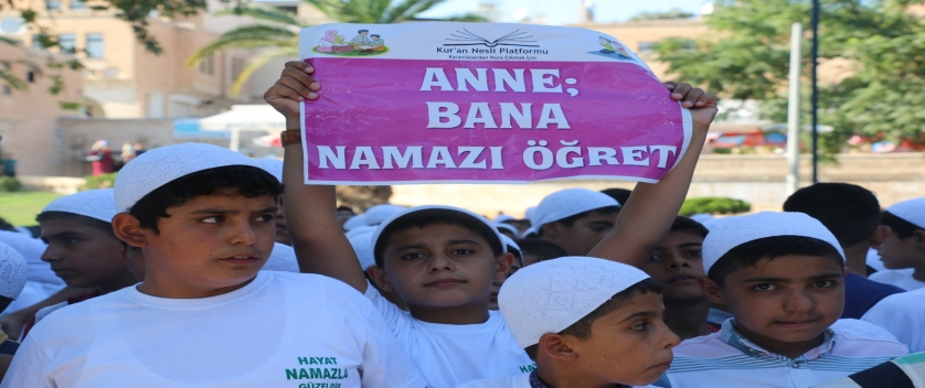 Urfa’da Çocuklar Namaz İçin Bir Arada